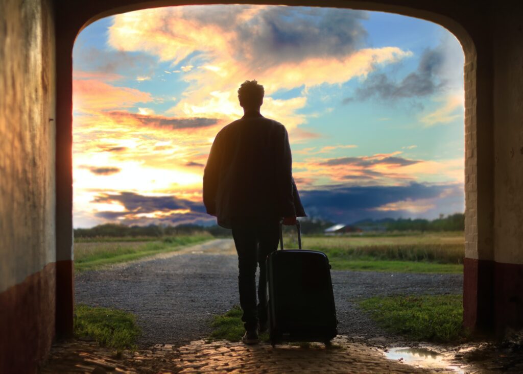 How to Improve Yourself After a Breakup 5 A man carrying a travel bag